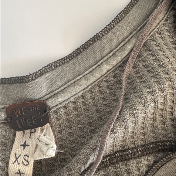 We The Free People Bridget Bridge Park Army Green Patch Waffle Henley Top sz XS - Picture 4 of 6